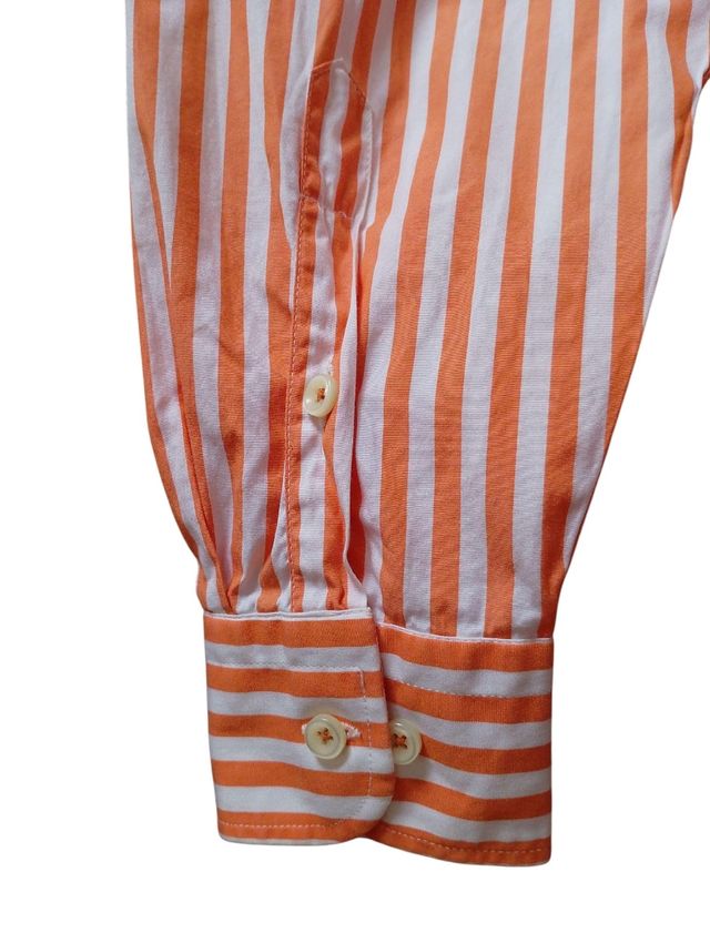 Camisa de rayas naranjas