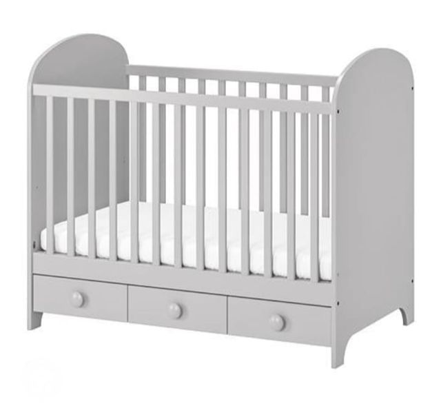 Cuna con cajones de IKEA