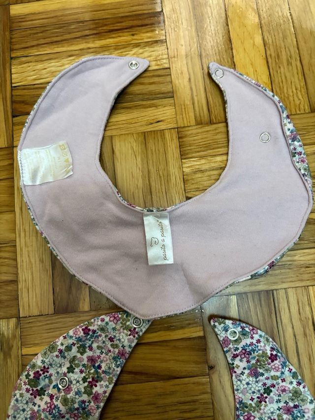 2 Baberos bebé - Pasito a pasito