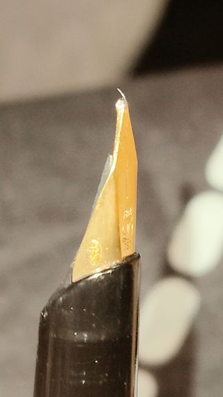 Pluma estilográfica con plumín bañado en oro 