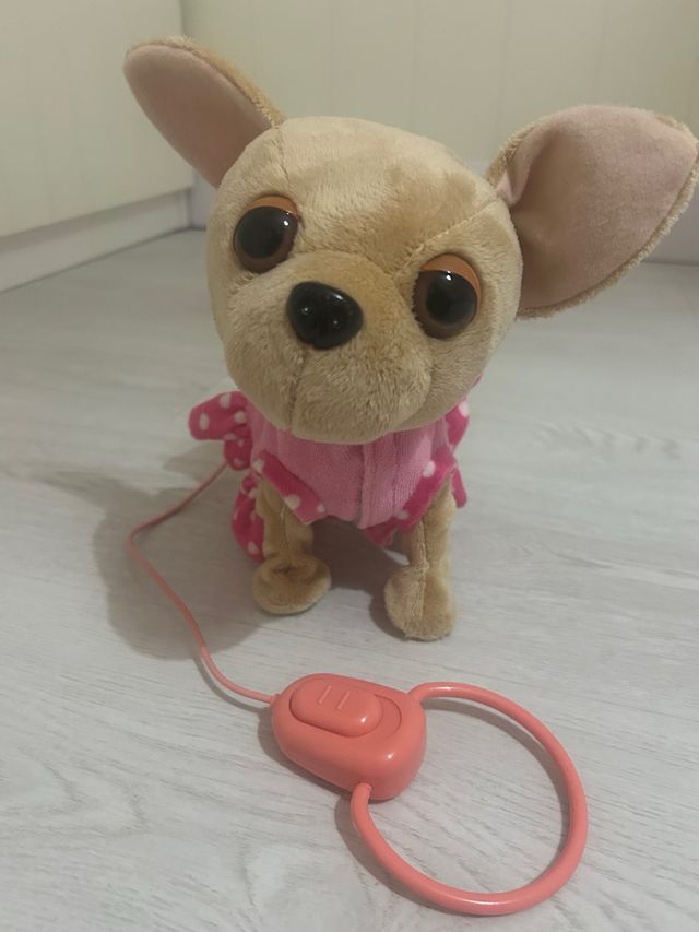 Perro chihuahua peluche andador