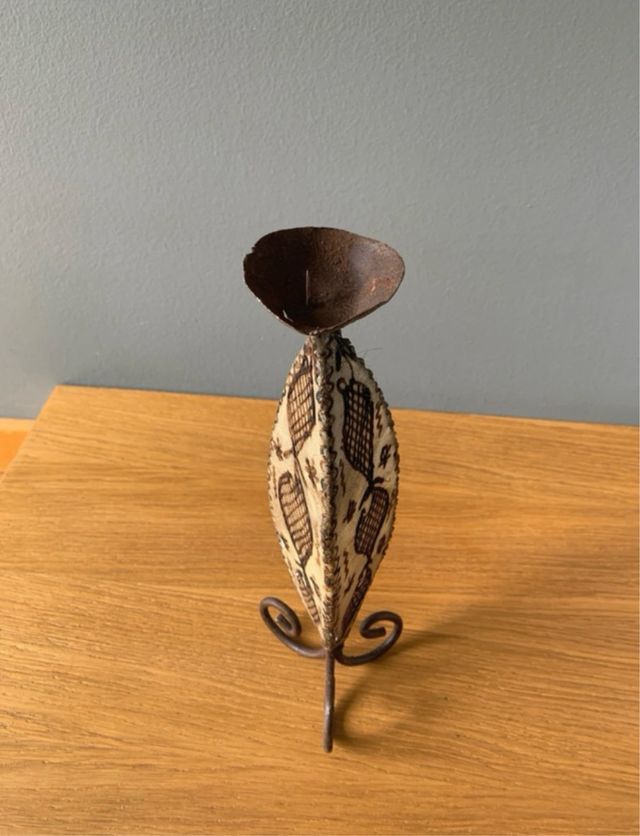 Portacandela in pelle e metallo antico