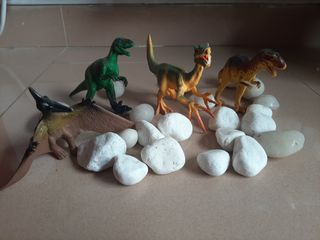 4 dinosaurios de juguete