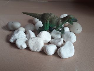 4 dinosaurios de juguete