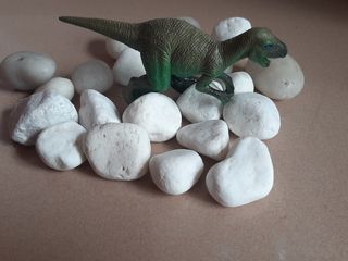 4 dinosaurios de juguete