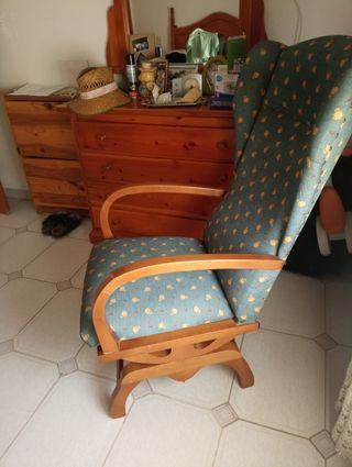 Sillón orejero madera y tela