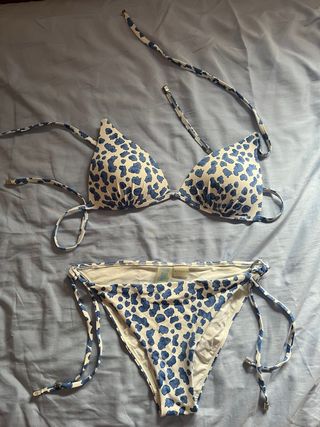 Bikini azul y blanco estampado