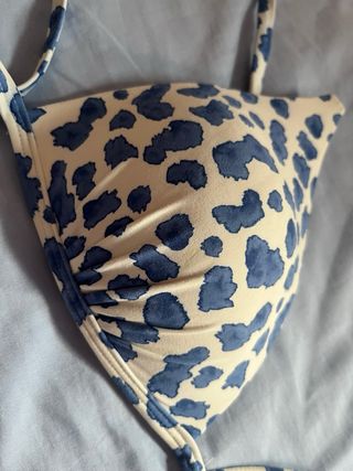 Bikini azul y blanco estampado