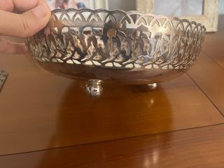 Bandeja metálica plateada