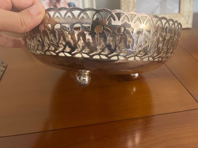 Bandeja metálica plateada