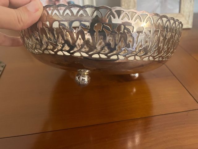 Bandeja metálica plateada