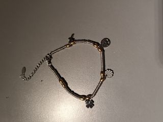 Pulsera dorada y plateada