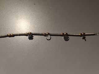 Pulsera dorada y plateada