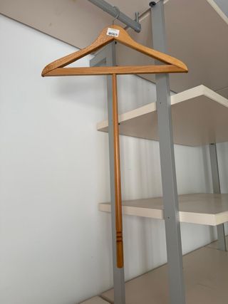 Percha madera larga - Colgador
10 Unidades 4€ cada