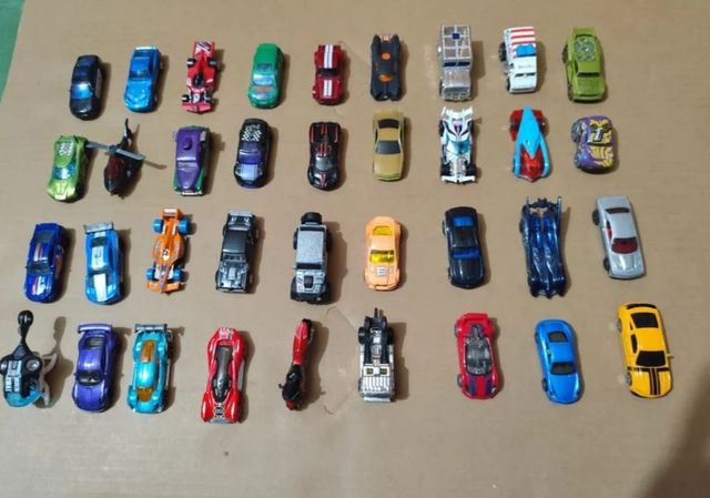 30 Hot Wheels - Coches  miniatura