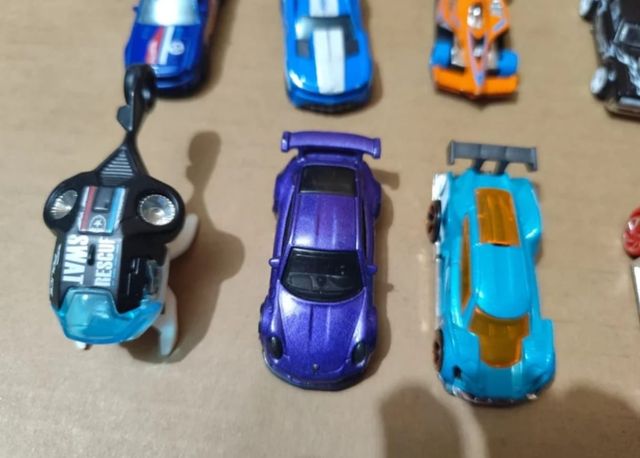 30 Hot Wheels - Coches  miniatura