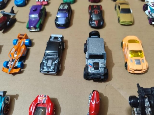 30 Hot Wheels - Coches  miniatura