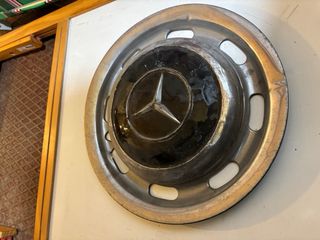 Tapacubos Mercedes Benz clásico
