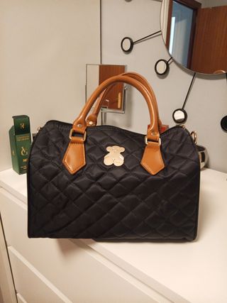 Bolso acolchado negro.