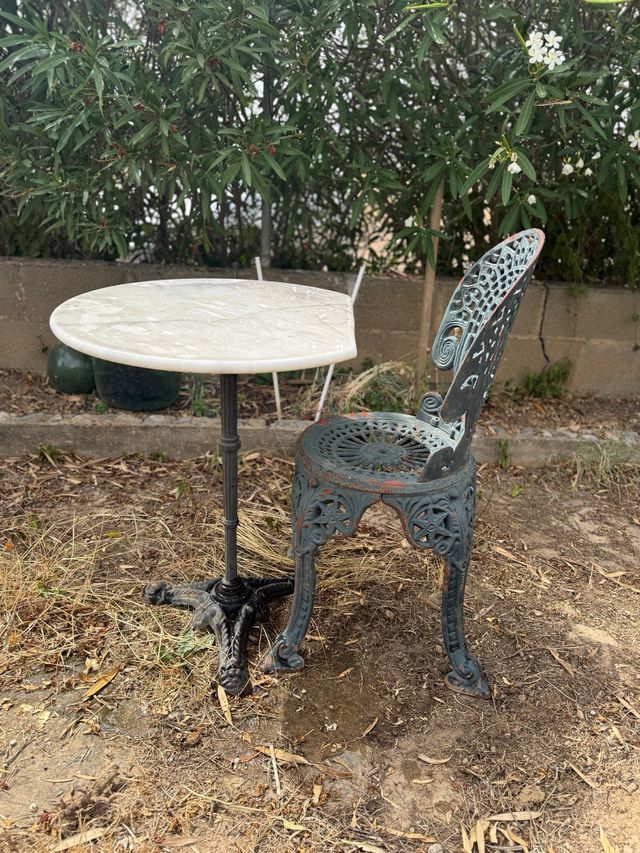 Mesa y silla vintage de hierro