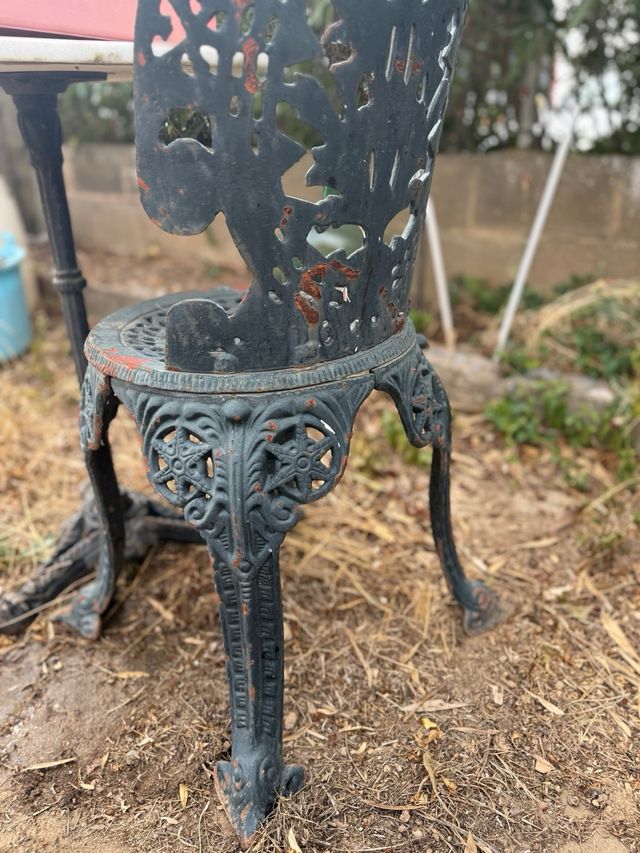 Mesa y silla vintage de hierro