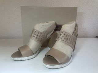 Tacones Clarks beige