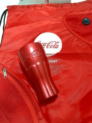 Sacchetto e bicchiere Coca-Cola.