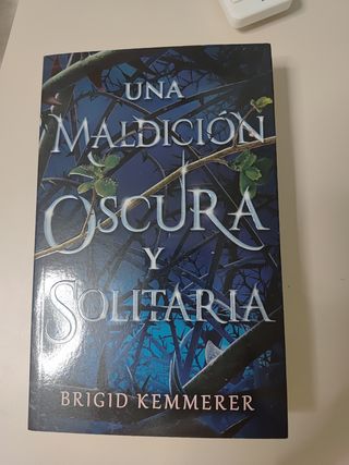 Una maldición oscura y solitaria (Spanish Edition)