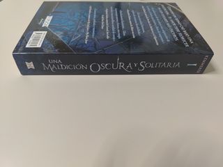 Una maldición oscura y solitaria (Spanish Edition)