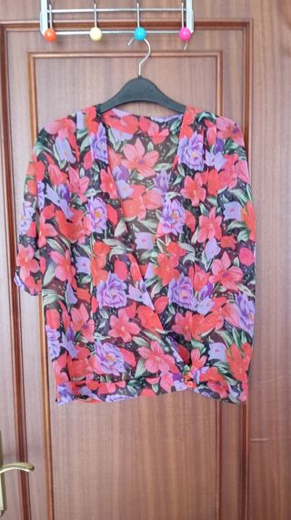 Blusa vintage transparente flores.