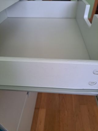 Estantería IKEA blanca con cajones
