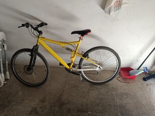 Bicicleta montaña amarilla