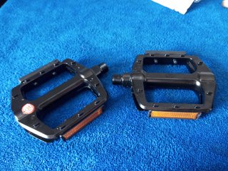 pedales de metal, nuevos, rosca universal actual,