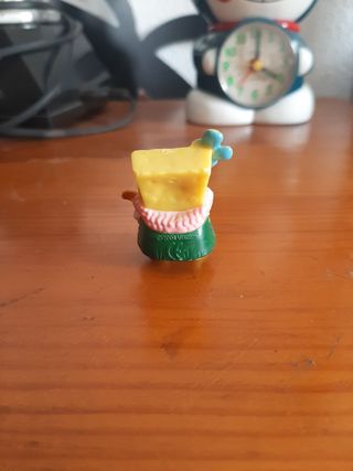 Figura de huevo kinder sorpresa de bob esponja