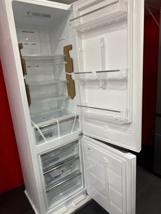 NEVERA MIDEA , 2 METROS CON DISPLAY ( NO FROST ) !