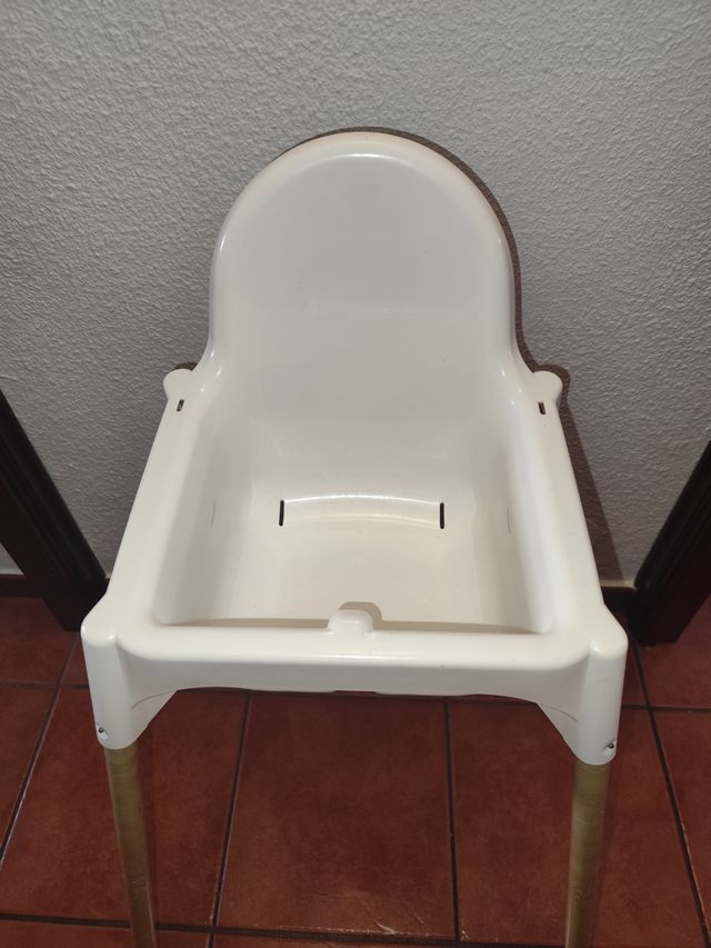 Trona Ikea blanca - madera