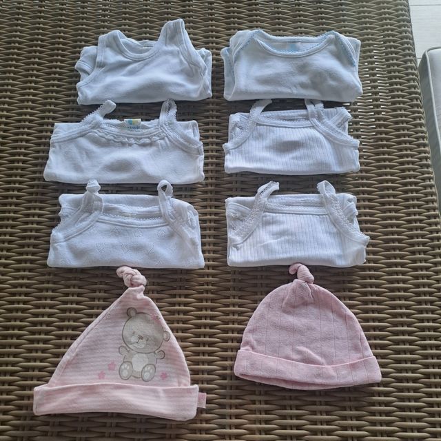 Ropa bebé: bodies y gorros