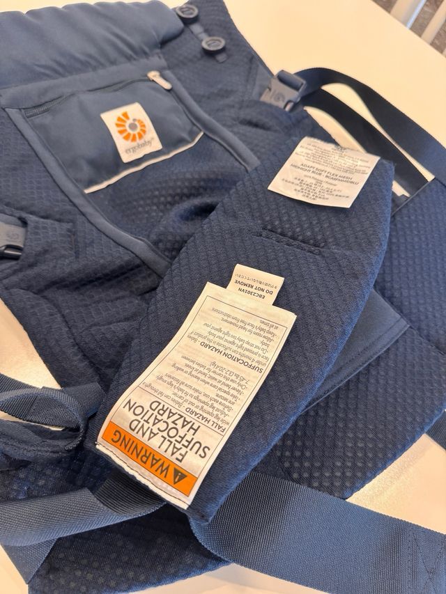 NUEVA. Ergobaby Adapt portabebés