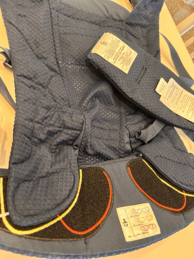 NUEVA. Ergobaby Adapt portabebés