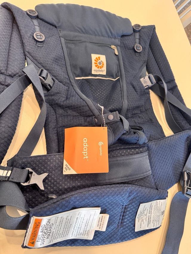 NUEVA. Ergobaby Adapt portabebés