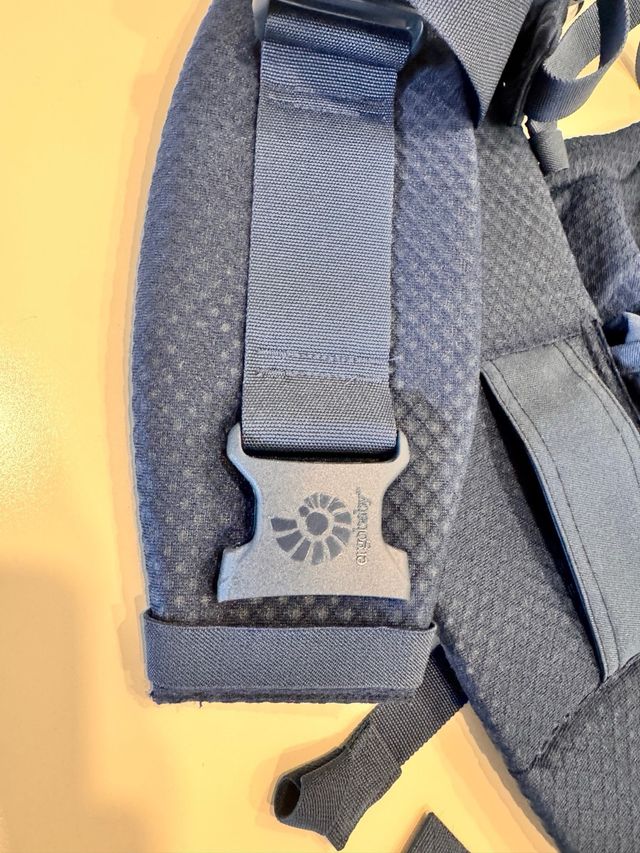 NUEVA. Ergobaby Adapt portabebés