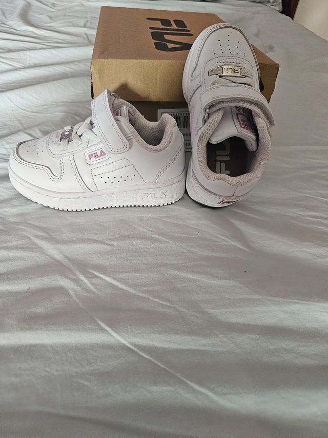 Zapatillas Fila bebé niña, talla 23