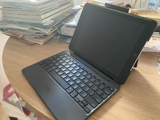 iPad 128GB negro + funda, teclado y lapiz