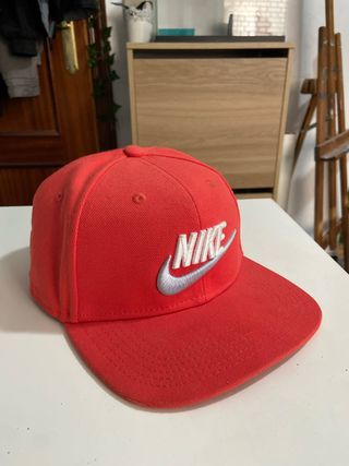 Gorra Nike roja Dri-FIT