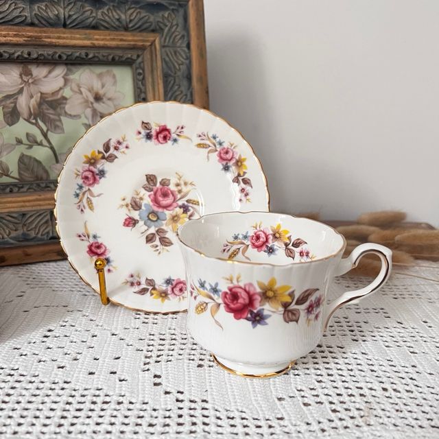 Taza y plato porcelana inglesa Royal Stafford.