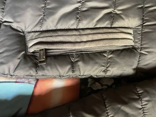 Cazadora Guess gris metálica 