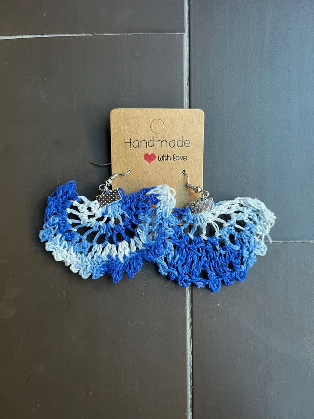 Pendientes crochet azules y blancos