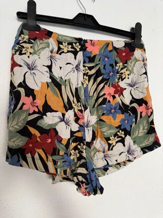 Shorts Pull&Bear flores talla S