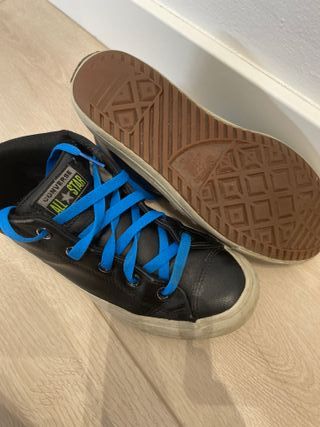 Converse negras y azules