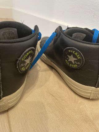 Converse negras y azules